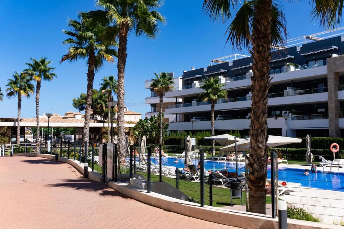 Venta de piso en Barrio Playa Flamenca, Orihuela
photo 1