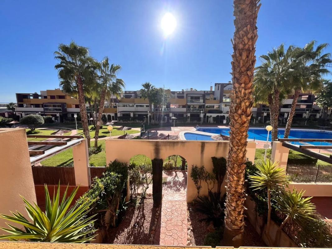 Venta de piso en Barrio Playa Flamenca, Orihuela
photo 1