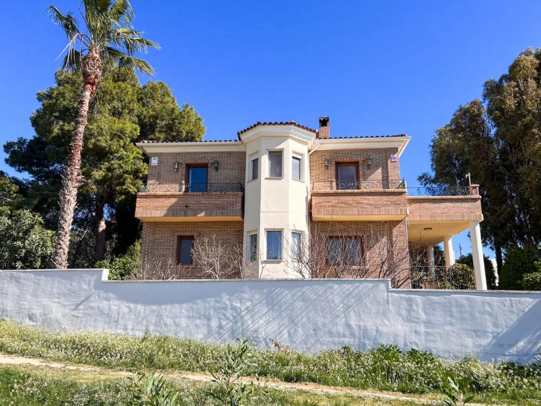 Продажа отдельного шале в  Calle de los Almendros, 49, Рохалес photo 3