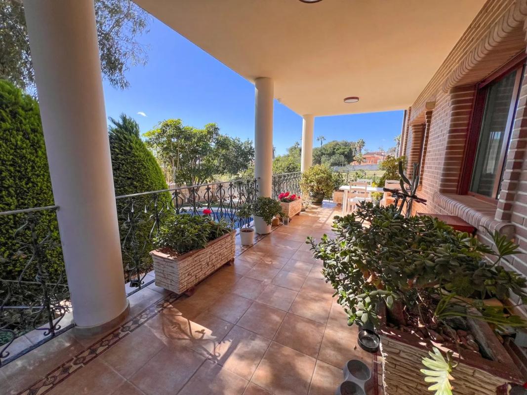 Продажа отдельного шале в  Calle de los Almendros, 49, Рохалес photo 5