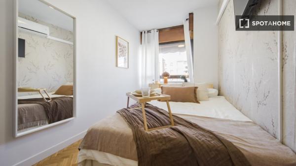 Habitación en alquiler en Chamartín photo 1