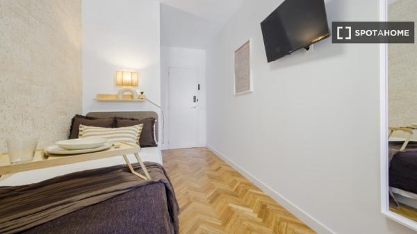 Habitación en alquiler en Chamartín photo 4