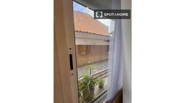 Habitación en piso compartido en sant cugat del vallès thumbnail 2
