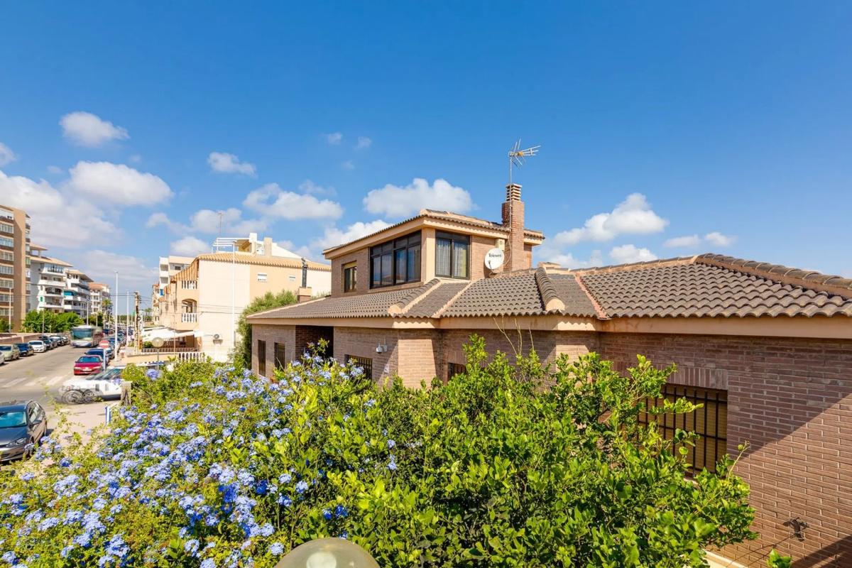 Venta de chalet independiente en Barrio Los Europeos, Torrevieja
photo 2