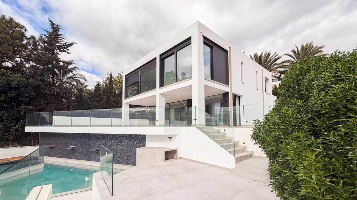 Sale of independent chalet in Avenida d'Amèrica, 14, El Campello
photo 1