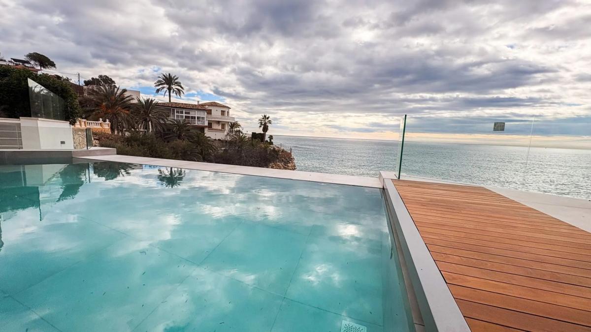 Sale of independent chalet in Avenida d'Amèrica, 14, El Campello
photo 5