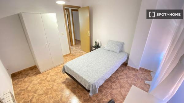 Habitación en piso compartido de 7 habitaciones en Orcasur, Madrid thumbnail 1