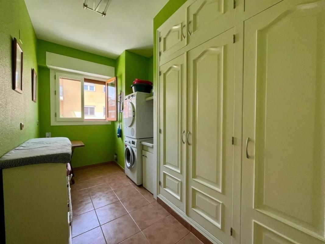 Sprzedaż niezależnego domku jednorodzinnego w  Calle Cuba, Saks photo 5