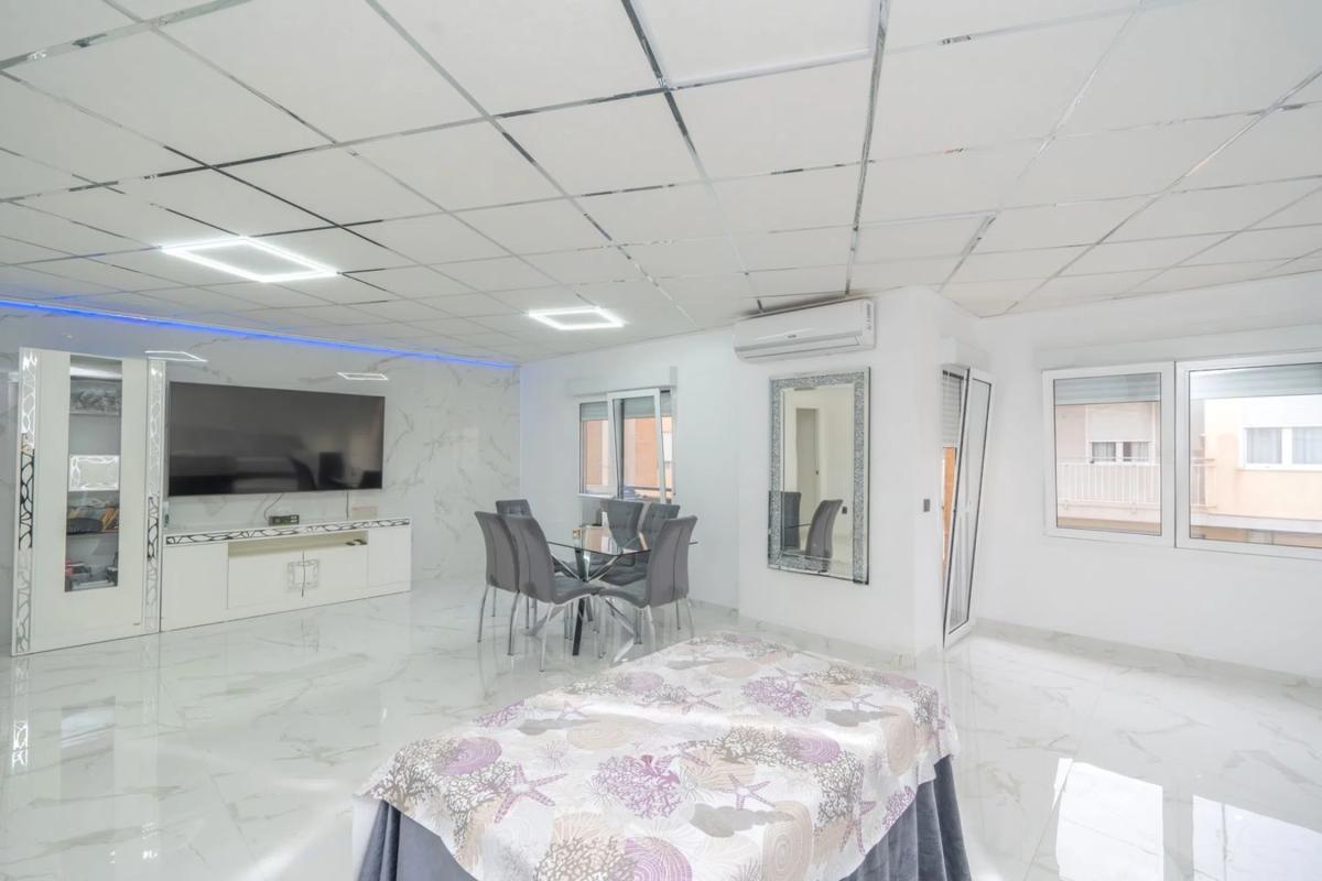Venta de piso en Calle Santos Abdón y Senén, Almoradí
photo 1