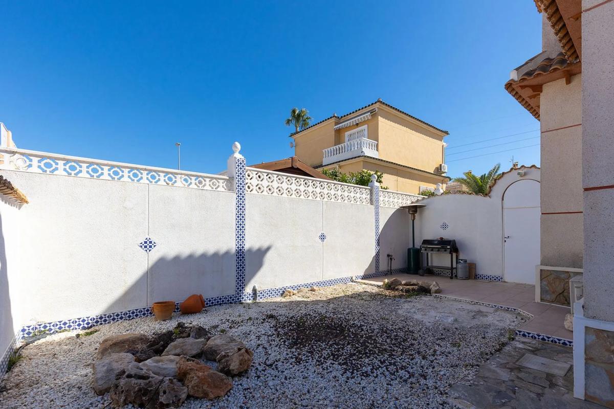 Sale of independent chalet in Calle Cordoba, Benijofar
 photo 5