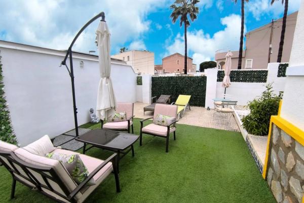 Chalet adosado en calle india gandi photo 1