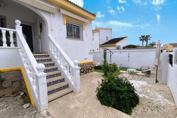 Chalet adosado en calle india gandi photo 3