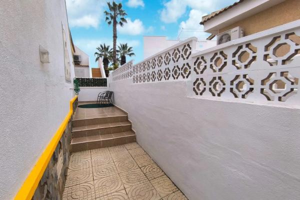 Chalet adosado en calle india gandi photo 4