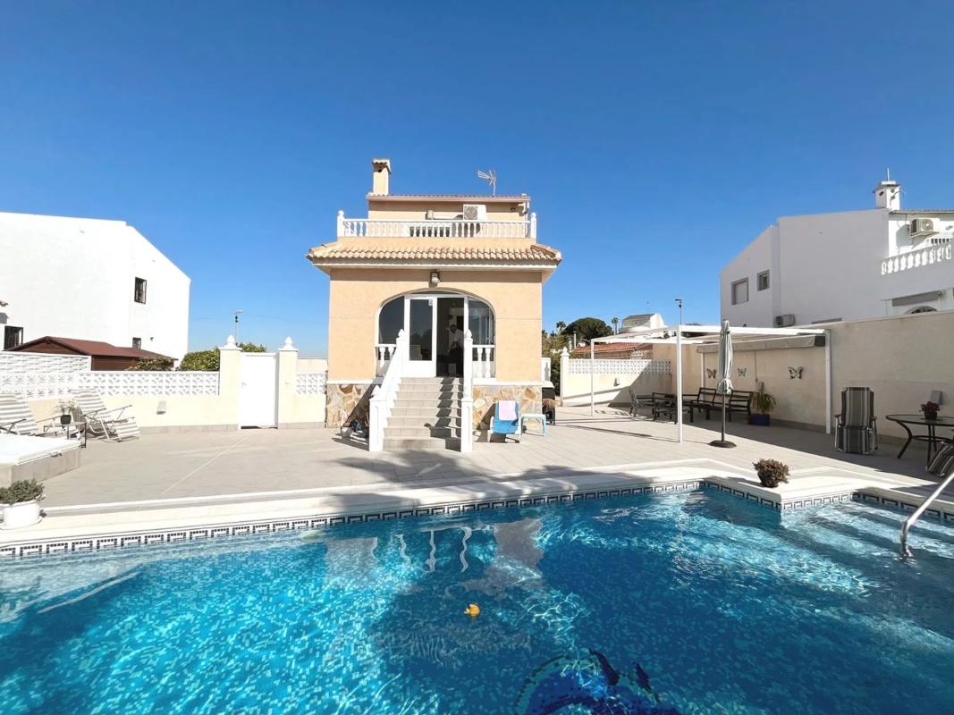 Sale of independent chalet in Calle Marie Curie, Benijofar
 photo 4