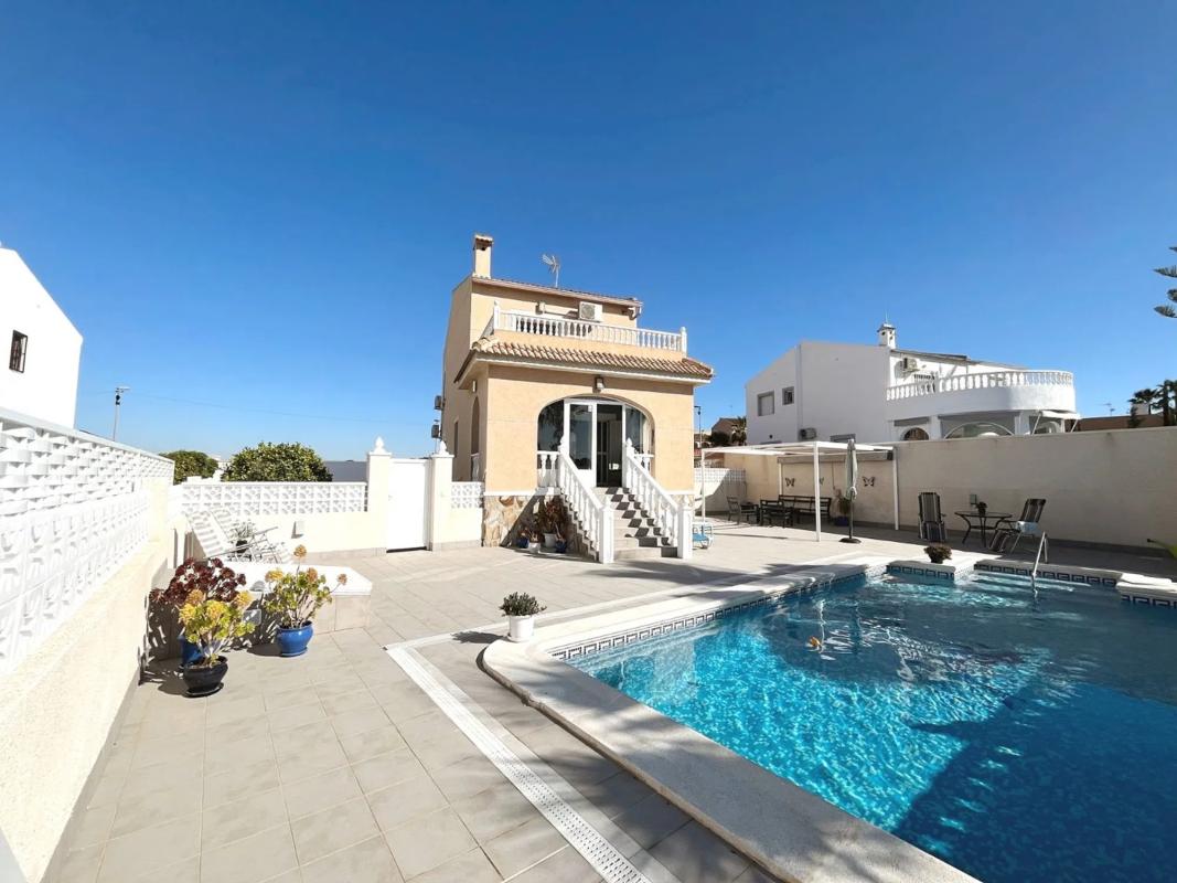 Sale of independent chalet in Calle Marie Curie, Benijofar
 photo 5