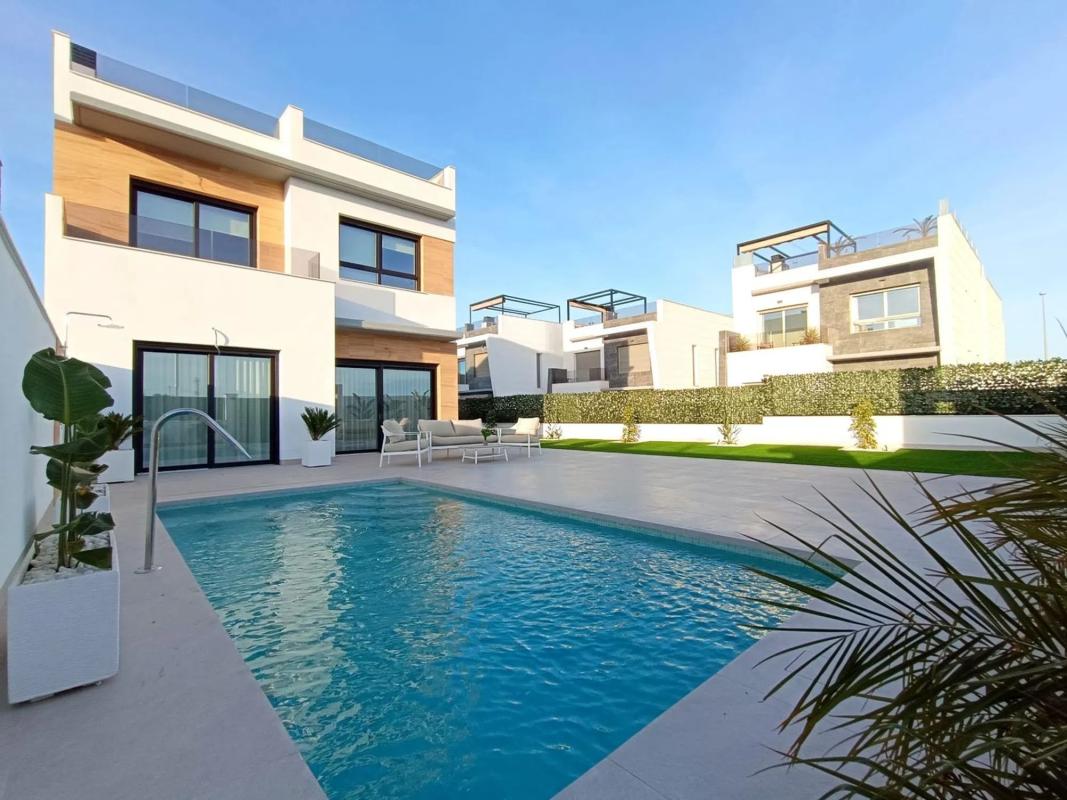Sale of independent chalet in Calle Cristóbal Colón, Benijofar
 photo 5