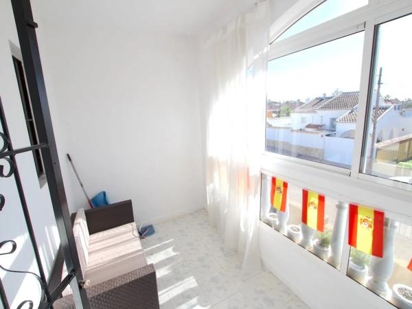 Chalet adosado en calle Alicante thumbnail 2