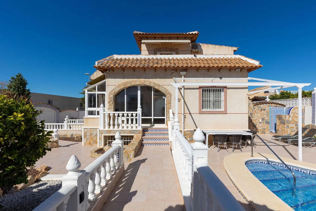 Sale of independent chalet in Calle Córdoba, 1, Benijofar
photo 1