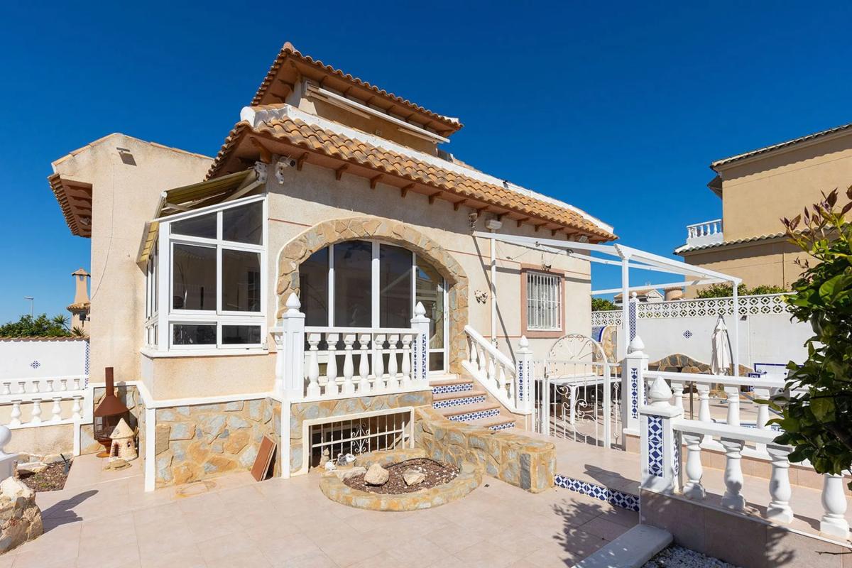 Sale of independent chalet in Calle Córdoba, 1, Benijofar
photo 2