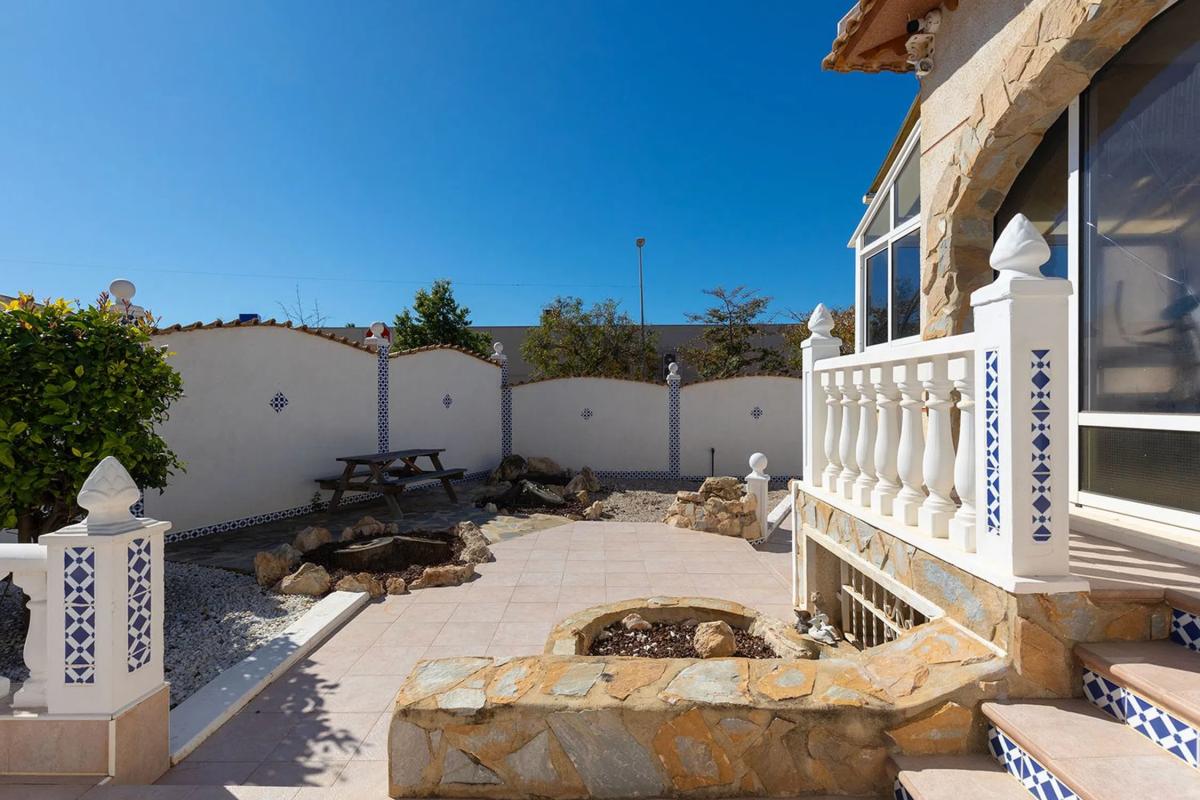 Sale of independent chalet in Calle Córdoba, 1, Benijofar
photo 3