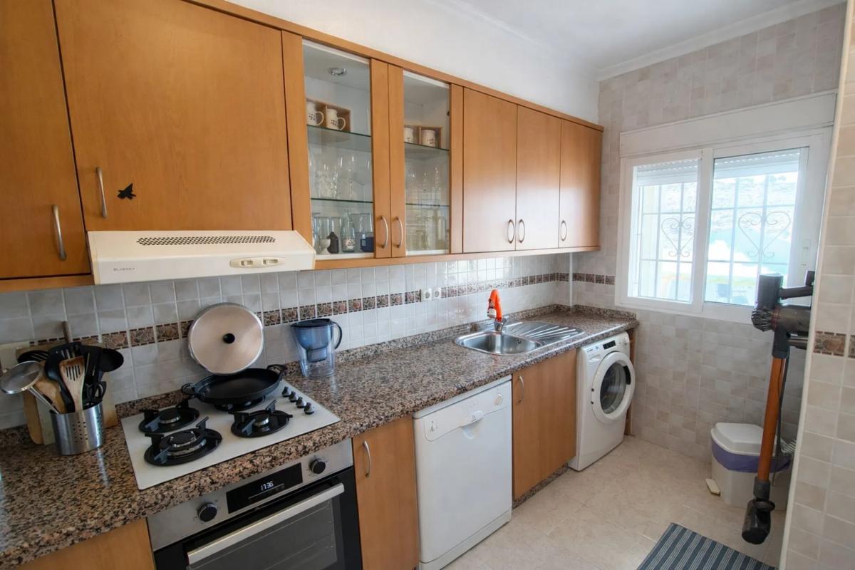 Продажа отдельного шале в Calle Holanda, Бигастро photo 5