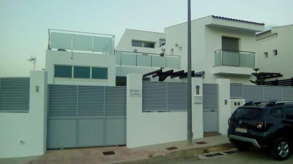 Casa independiente en calle Inglaterra, 88 thumbnail 2