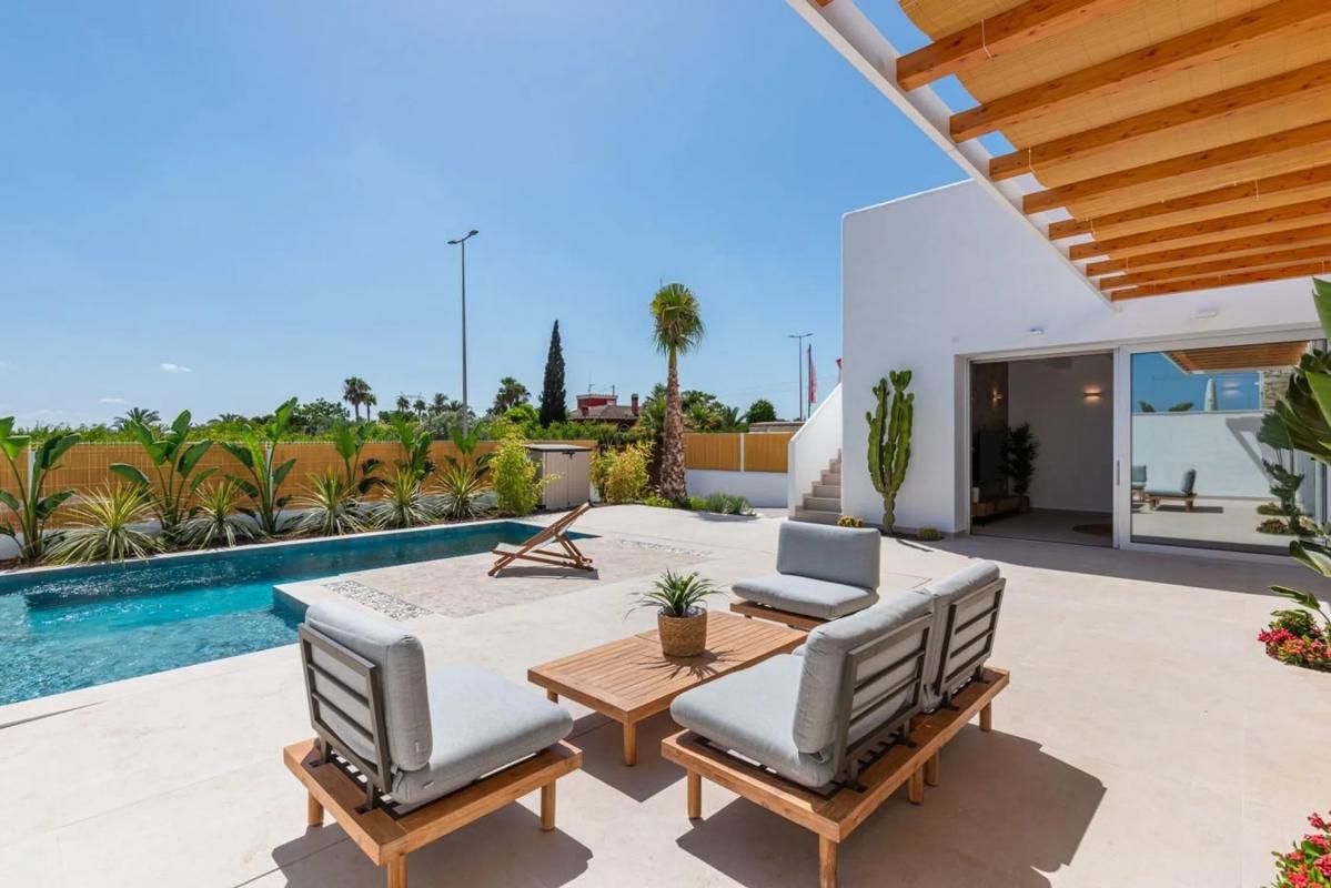 Venta de chalet independiente en Calle Margarita Salas Falgueras, Dolores
 photo 3