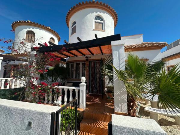 Independent chalet for sale in Urbanizaciones, Guardamar del Segura
thumbnail 2