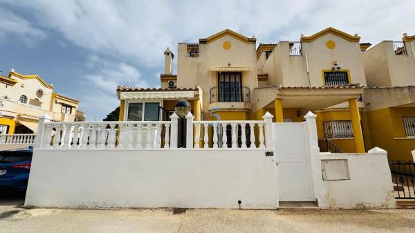 Independent chalet for sale in Urbanizaciones, Guardamar del Segura
photo 1