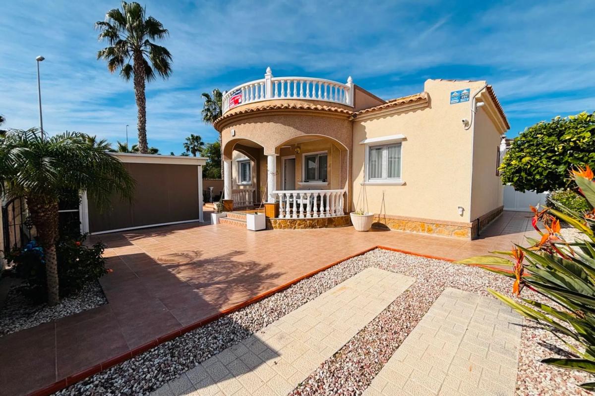 Sale of independent chalet in Urbanizaciones, Guardamar del Segura
 photo 4