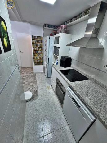 Sale of flat in Calle Azorín, Guardamar del Segura
 photo 3