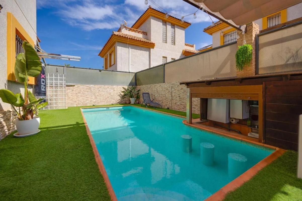 Venta de chalet independiente en Los Montesinos, Los Montesinos
photo 2
