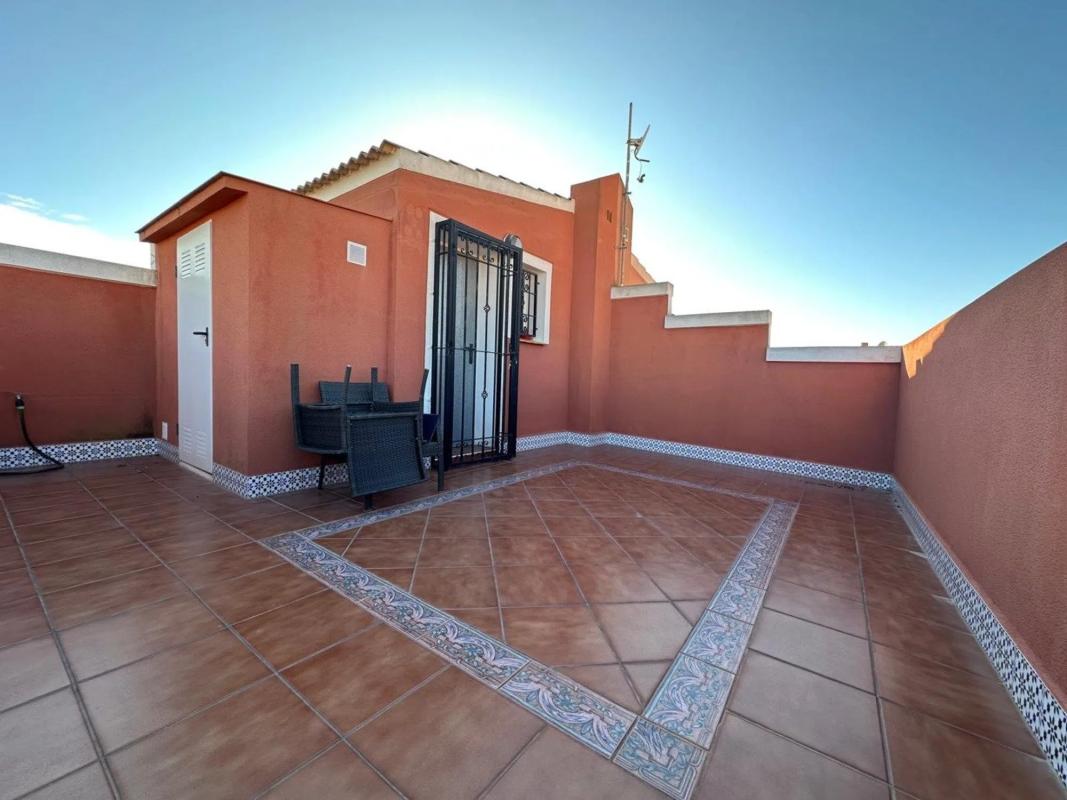 Venta de chalet adosado en  Calle Algarrobo , Los Montesinos photo 3