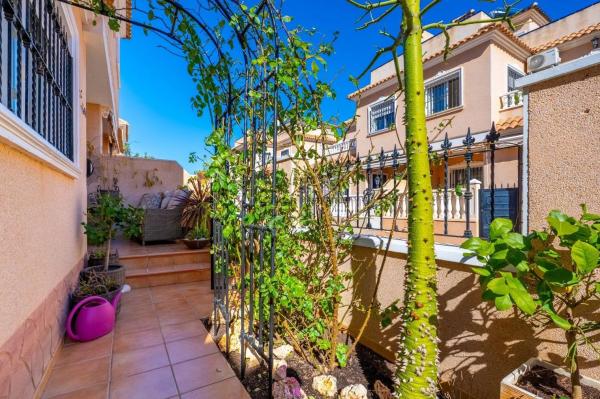 Venta de piso en Desamparados-Hurchillo-Torremendo, Orihuela
photo 1