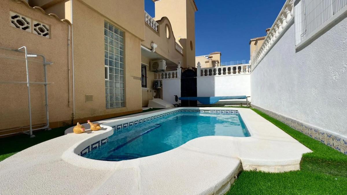 Sale of independent chalet in Montepinar-La Aparecida-Raiguero, Orihuela
photo 4
