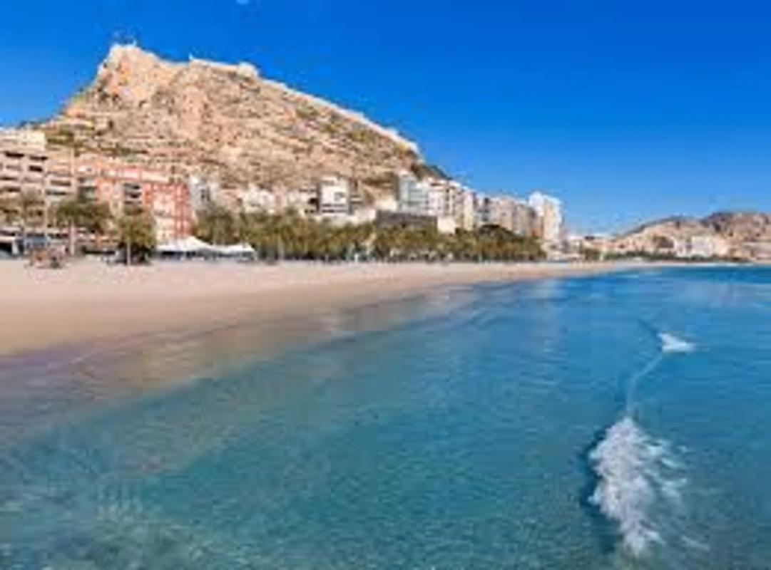 Venta de chalet adosado en  Avenida Constitucion , Orihuela photo 2