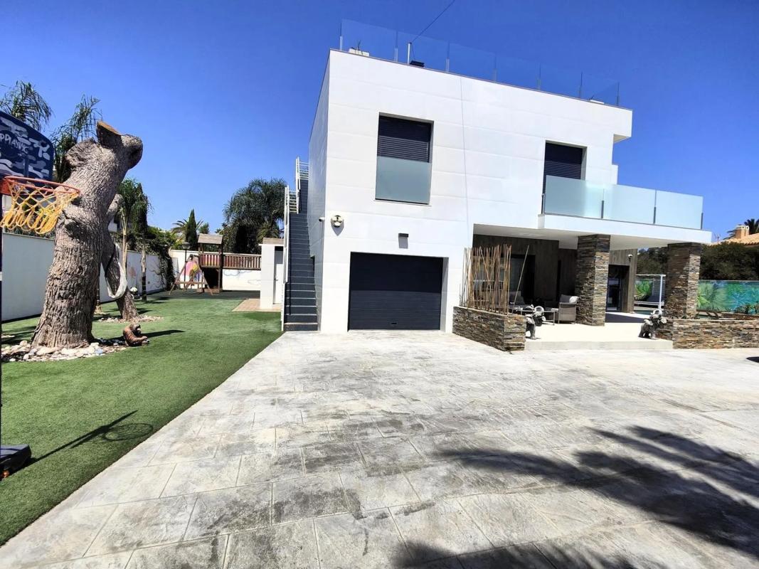 Sprzedaż niezależnego domku jednorodzinnego w Barrio Cabo Roig, Orihuela photo 2