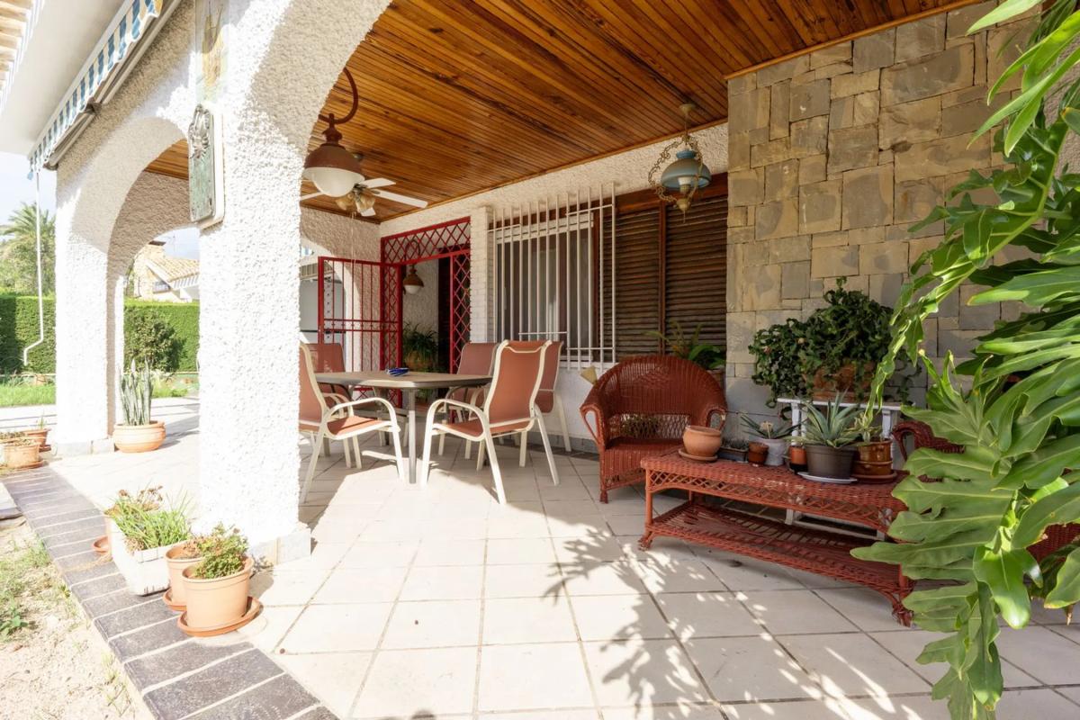 Sale of independent chalet in Calle Selgas, Orihuela
photo 4