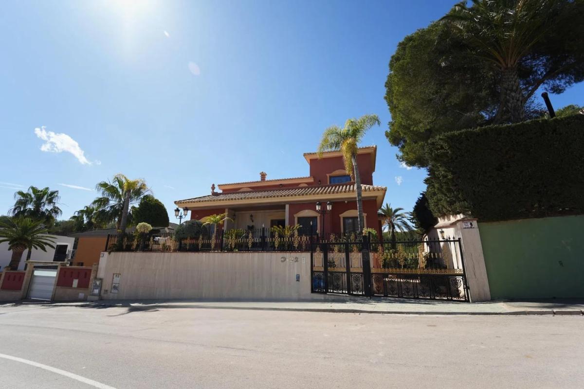 Venta de chalet independiente en Barrio Campoamor, Orihuela
photo 2