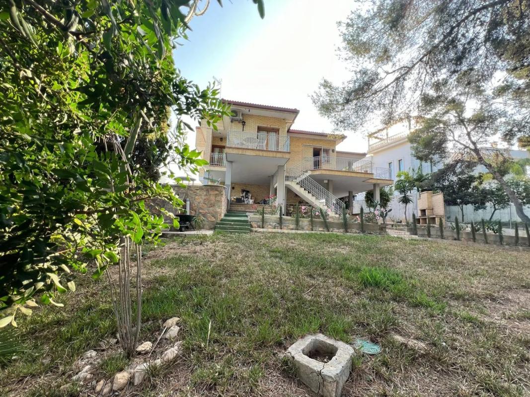Sale of independent chalet in Barrio Campoamor, Orihuela
photo 2