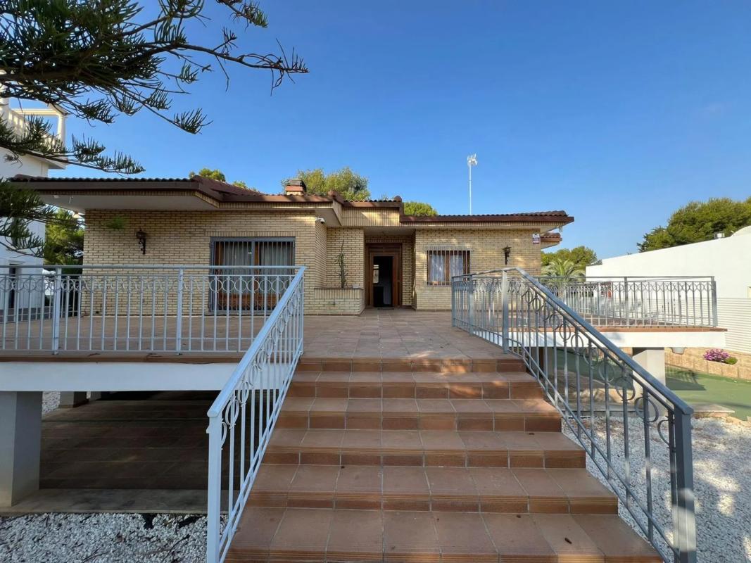 Sale of independent chalet in Barrio Campoamor, Orihuela
photo 4