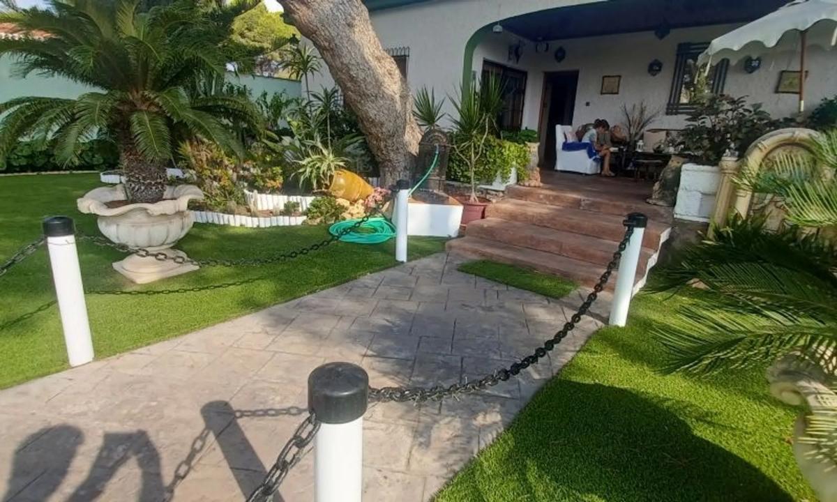 Sale of independent chalet in Barrio Campoamor, Orihuela
photo 4