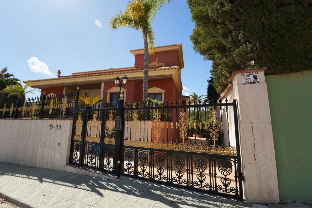 Продажа отдельного шале в  Calle Benito Pérez Galdós, Ориуэла photo 2