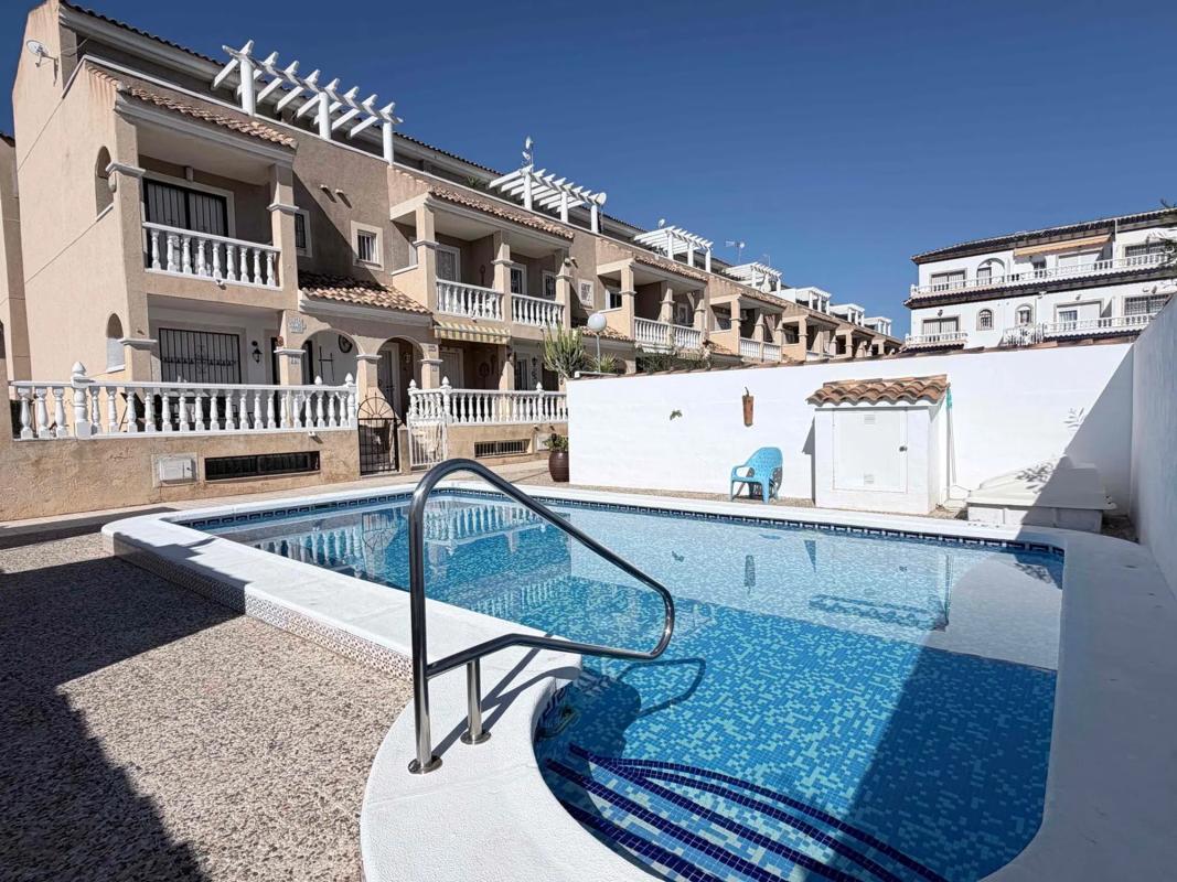 Venta de chalet adosado en  Calle del Fénix, 3 , Orihuela photo 2