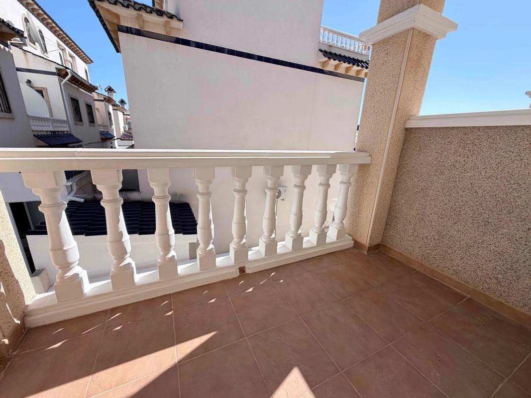 Venta de chalet adosado en  Calle del Fénix, 3 , Orihuela photo 4