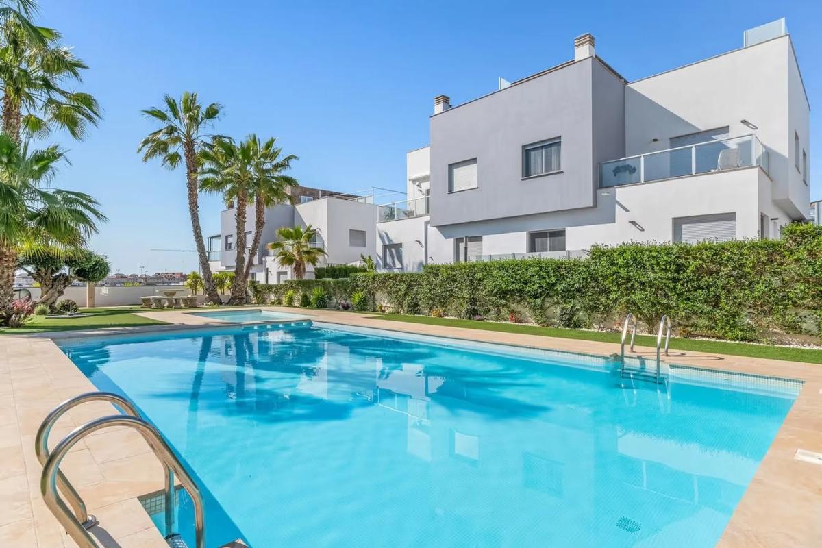 Properties for sale and rent in Spain photo 2