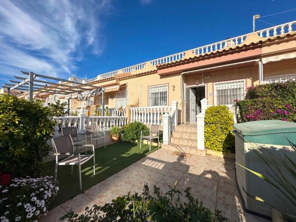 Chalet independiente en venta en Barrio La Florida, Orihuela
 photo 1