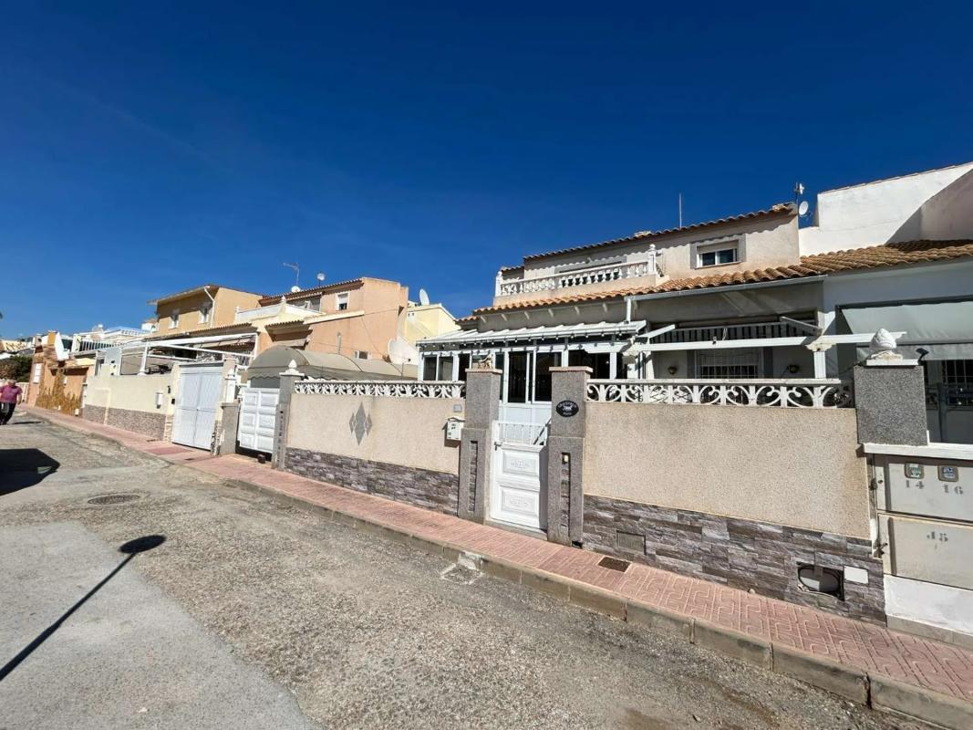 Sprzedaż szeregowego domku w Calle Acuario , Orihuela photo 1