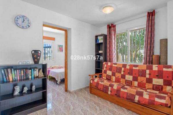 Chalet independiente en venta en Calle Colón, Orihuela
 photo 1