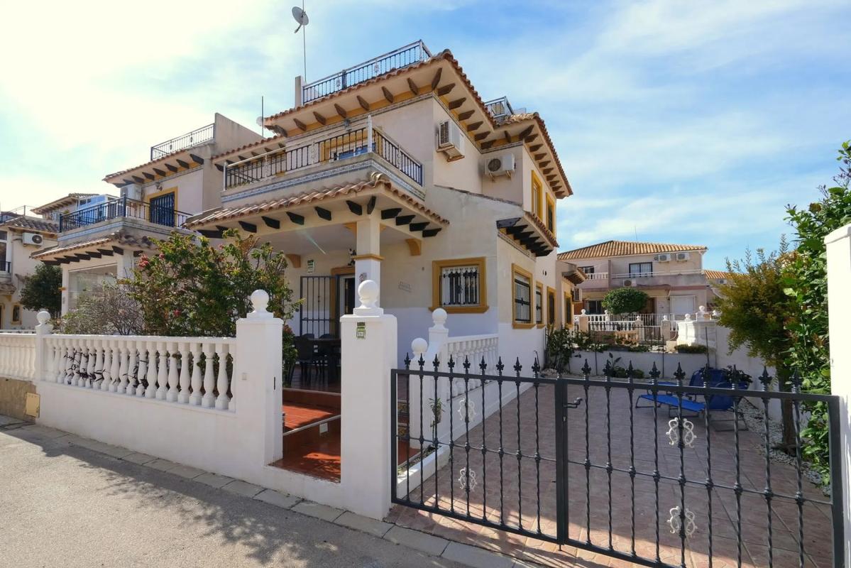 Venta de chalet adosado en  Barrio La Regia , Orihuela photo 3